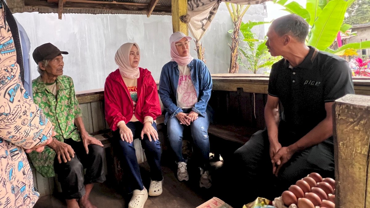 TP PKK Gowa dan Bhayangkari Gowa Salurkan Bantuan untuk Keluarga Miskin Ekstrem di Tinggimoncong