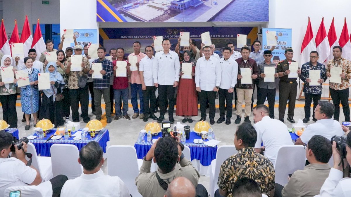 Jamin Kepastian Hukum Pembangunan Listrik, PLN UIP Sulawesi Terima 58 Sertifikat Tanah di Donggala