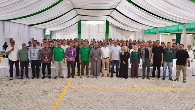 Kalla Translog rayakan milad dua unit usahanya di Head Office Kalla Translog, Makassar. Foto: Istimewa. 