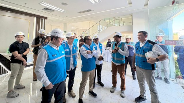 Direktur Manajemen Pembangkit PT PLN (Persero) Rizal Calvary Marimbo kunker ke Pembangkit Listrik Tenaga Uap (PLTU) Palu-3. Foto: Istimewa.