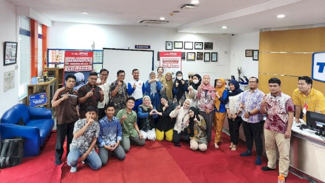 Peserta Praktik Safety Riding dengan Honda Icon-e di Astra Trac Makassar. Foto: Istimewa.