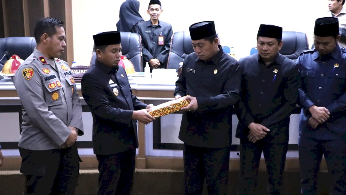 Tasming Hamid Serahkan Ranperda Pertanggungjawaban APBD 2024 di Rapat Paripurna DPRD Parepare