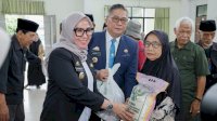 Bupati dan Wakil Bupati Barru Lepas Bantuan Sembako Baznas Bagi Mustahik