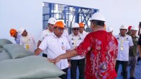 Dukung Potensi Takalar, Bupati Takalar Berkunjung ke Pabrik Pakan Udang
