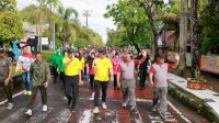 Ramaikan Jalan Santai HUT Bhayangkara Polres Barru, Wakil Bupati Barru Sapa Warga
