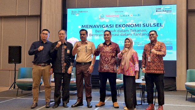 Narasumber dalam Bisnis Indonesia Forum 2025 di Makassar. Foto: Sri Wahyu Diastuti / Sulselsatu.com.
