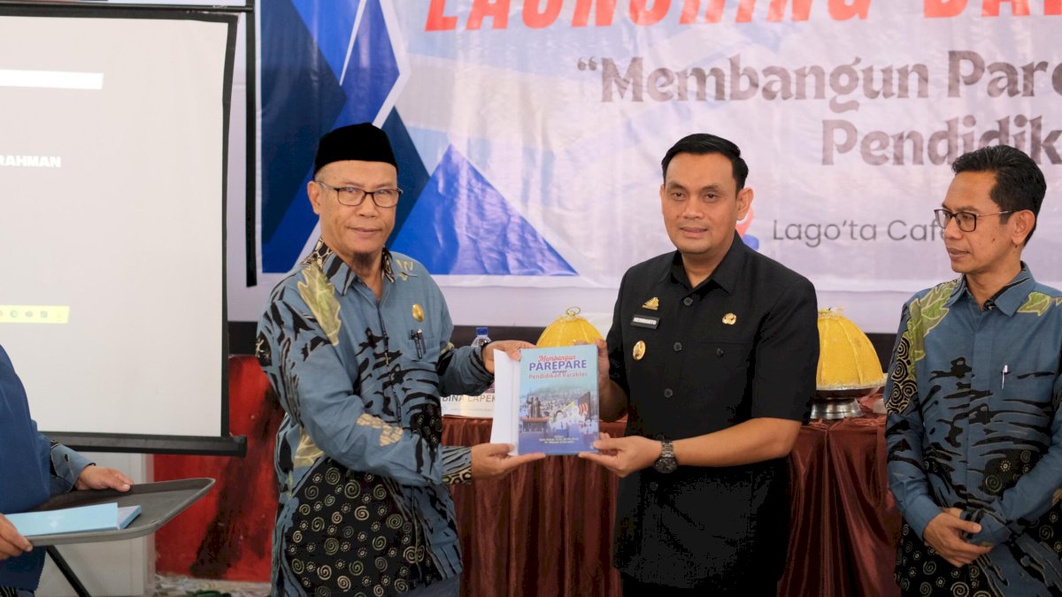 Wawali Hermanto Tekankan Pentingnya Pendidikan Karakter di Acara Bedah Buku LAPEKOM