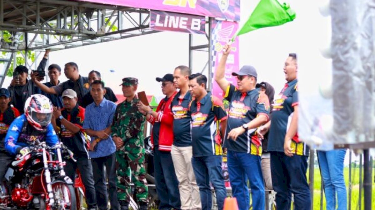 Dukung Otomotif di Takalar, Bupati Takalar Lepas Peserta Drag Bike