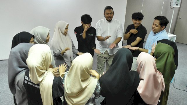 LAZ Hadji Kalla konsisten menyalurkan beasiswa Kalla. Foto: Istimewa.