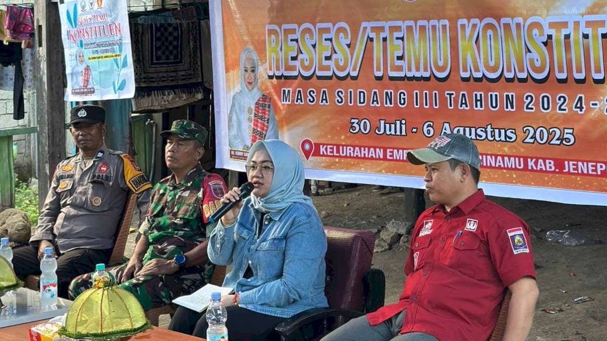 Reses di Jeneponto, Legislator Sulsel Vonny Ameliani Bagikan Bak Sampah dan Serap Aspirasi Warga