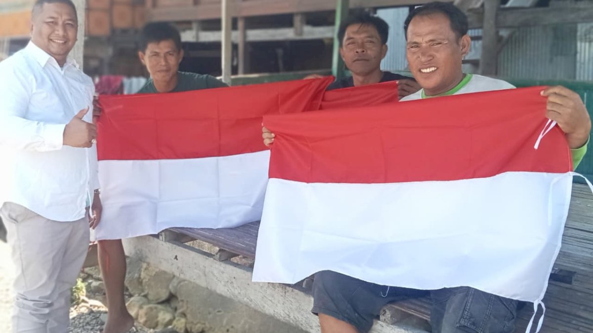 Jelang HUT ke-80 RI, Gerindra Jeneponto Bagikan Bendera Merah Putih untuk Kobarkan Semangat Nasionalisme