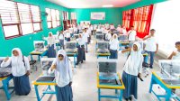Tidak Lagi Pinjam di Sekolah Lain, PLN Bangun Laboratorium TIK di SMKN 1 Konawe