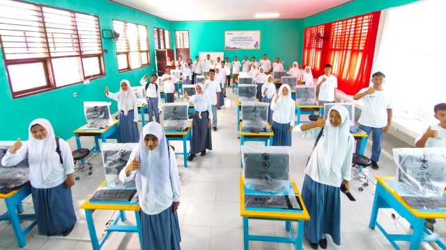 PLN UIP Sulawesi bangun laboratorium TIK di SMKN 1 Konawe. Foto: Istimewa.