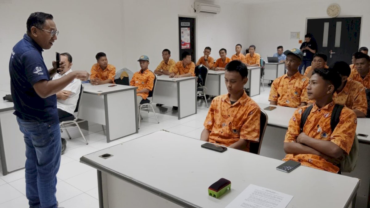 Sambut Kunjungan Industri SMKN 10 Makassar, Asmo Sulsel Terima Siswa PKL di Jaringan AHASS