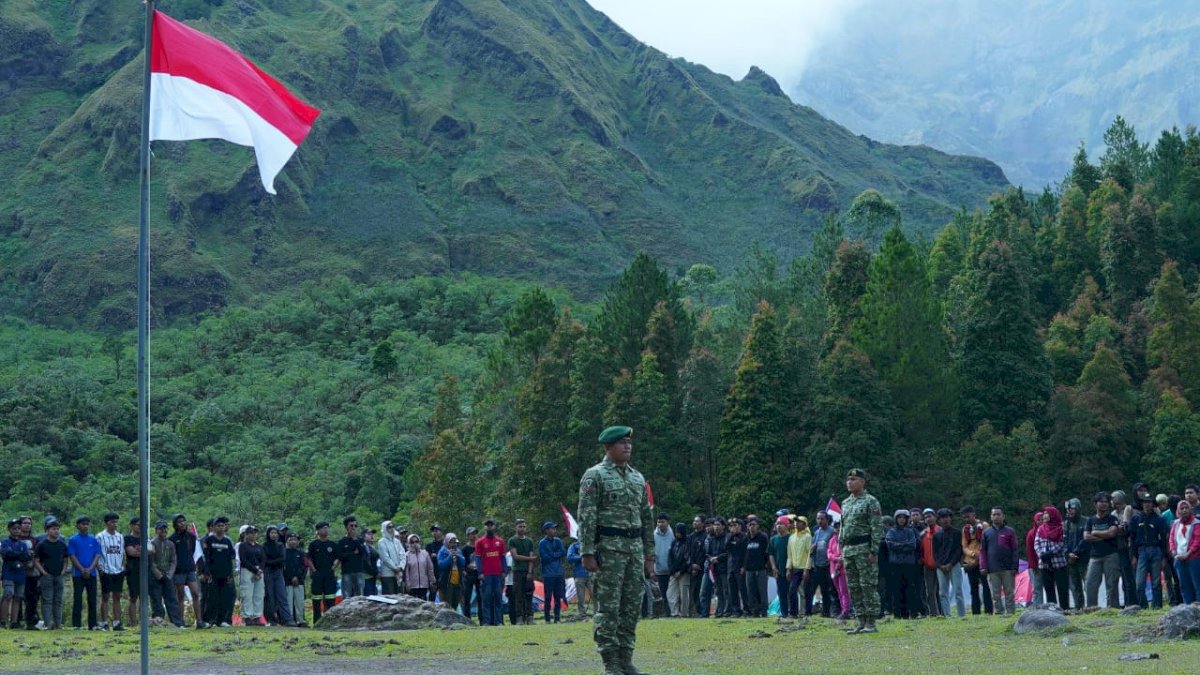 TNI AD Gandeng Pemuda Pecinta Alam Upacara Bendera Hari Kemerdekaan ke-80 di Lembah Ramma