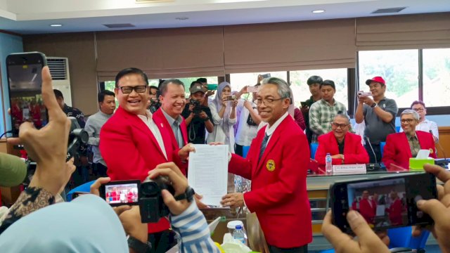 PRof Budu resmi mendaftar sebagai bakal calon Rektor Unhas. Foto/SS