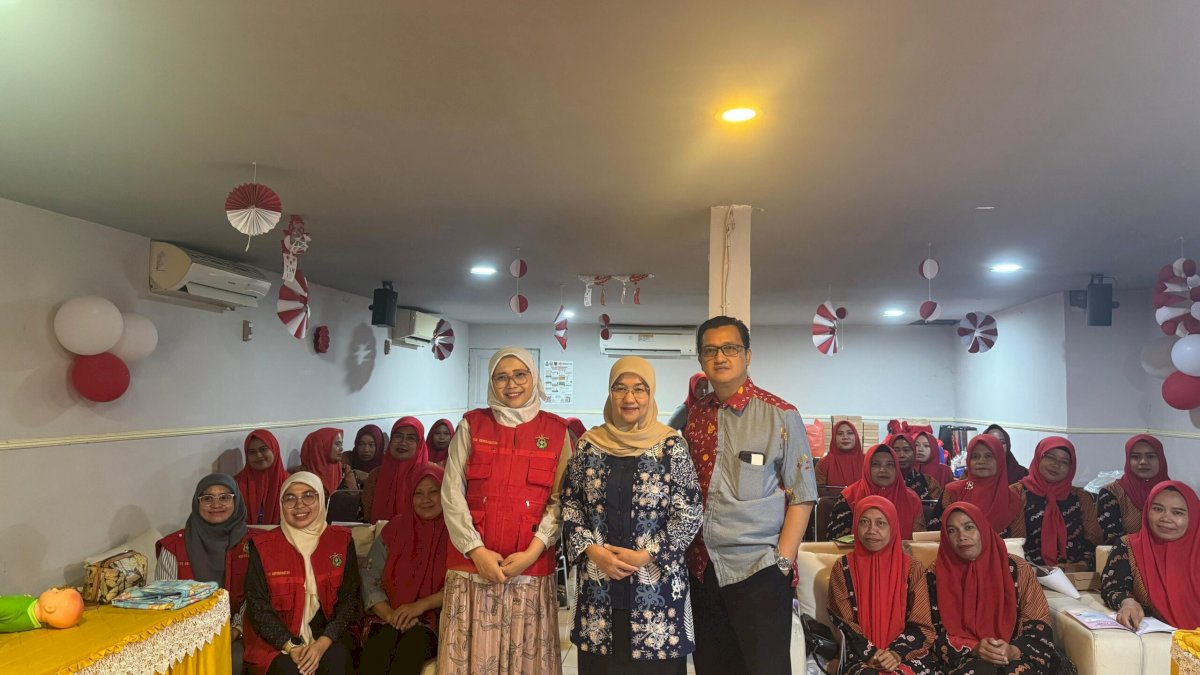 Unhas Gelar Pelatihan Penggunaan Buku KIA Bayi Kecil di Puskesmas Kaluku Bodoa