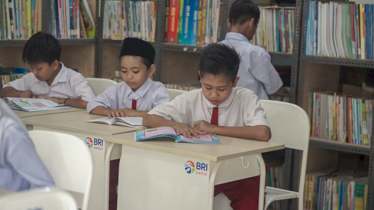 Dorong Peningkatan Kualitas Pendidikan di Indonesia, BRI Salurkan Bantuan Beasiswa bagi Pelajar