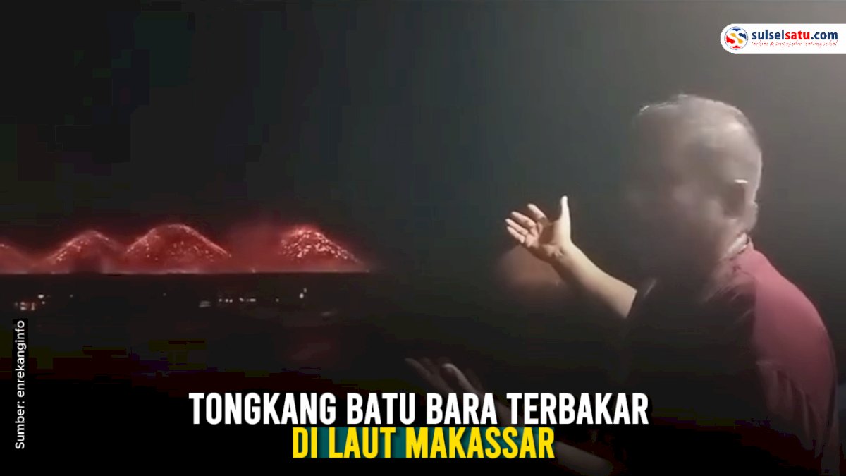 VIDEO: Tongkang Batu Bara Terbakar di Laut Makassar