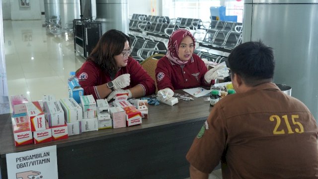 500 TKBM melakukan pemeriksaan yang disiapkan Pelindo. Foto: Istimewa. 