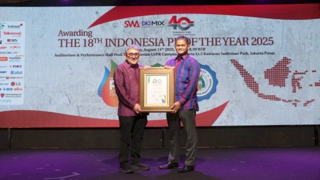Inke Maris &amp; Associates saat menerima penghargaan di Indonesia PR of the Year 2025. Foto: Istimewa.