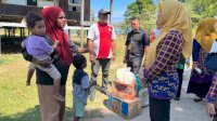 Ketua TP PKK Kabupaten Takalar Salurkan Bantuan Sembako dan Santunan ke Warga Miskin di Desa Laikang