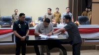 Wakil Wali Kota Parepare Serahkan Ranperda Perubahan APBD 2025 ke DPRD