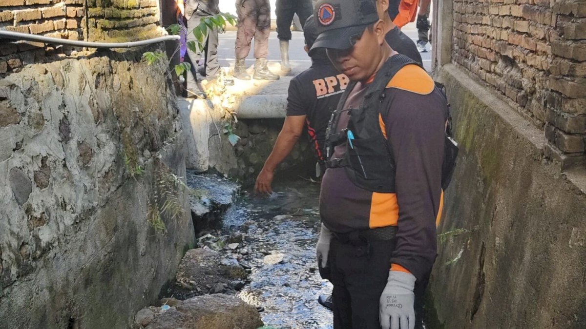 Antisipasi Musim Hujan, Wali Kota Parepare Tasming Hamid Ajak Warga Jaga Kebersihan Drainase