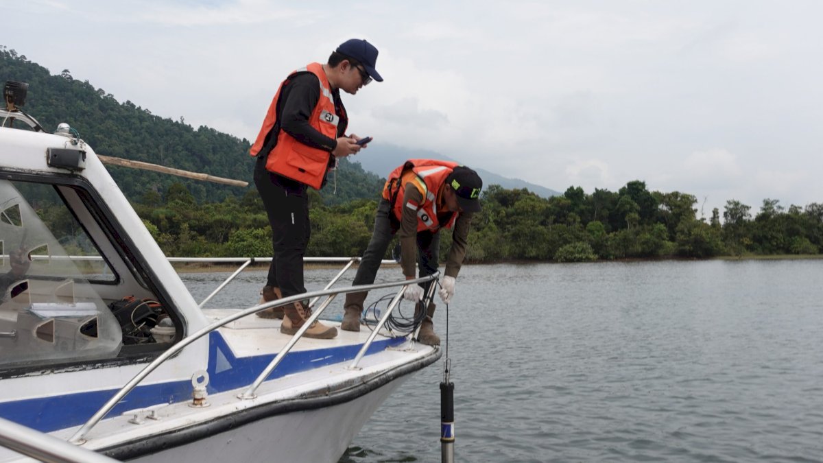 Pemulihan Berkelanjutan: Jaga Ekosistem Danau Towuti, PT Vale Uji Kualitas Air