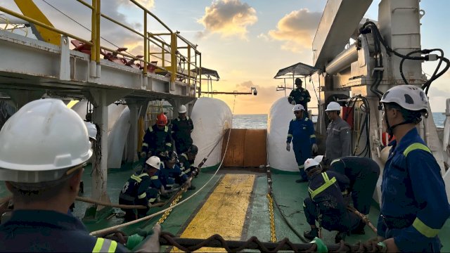 Proses perbaikan internet Timika-Marauke. Foto: Istimewa.