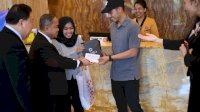 Rayakan Hari Pelanggan Nasional, Claro Makassar Bagi Souvenir dan Free Room Upgrade