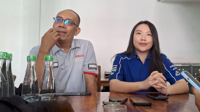Manajer Promosi PT SJAM Sintya Conarta (kanan) bersama Divisi Promosi PT SJAM Astam Sari Handayani (kiri). Foto: Sri Wahyu Diastuti / Sulselsatu.com.