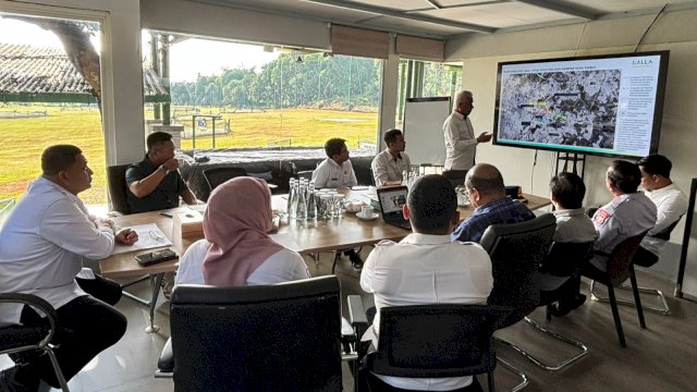 Rapat pembangunan jalan alternatif Bukit Baruga dan Dr. Leimena kolaborasi dengan Pemkot Makassar. Foto: Istimewa.