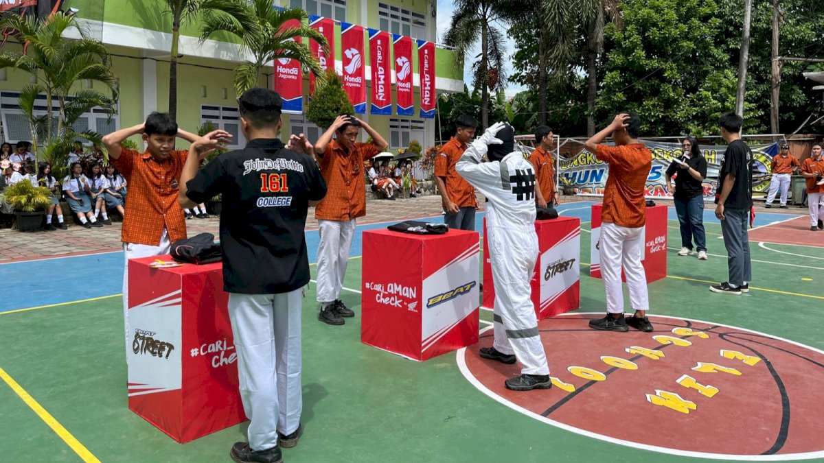 Roadshow Honda DBL Kini Kunjungi SMA Kristen Elim dan SMAN 1 Makassar
