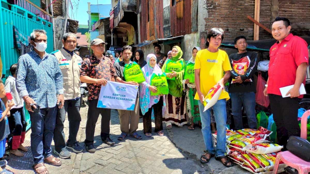 YBM PLN UIP Sulawesi Salurkan Bantuan untuk Korban Kebakaran di Rappokalling