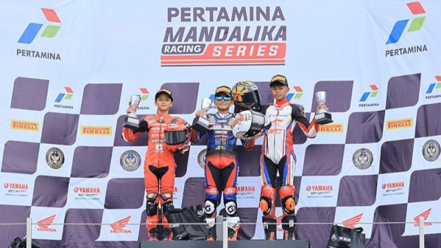 Pembalap binaan Astra Motor Racing Team raih podium di Mandalika Racing Series. Foto: Istimewa.