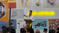 Peringati Maulid, Anggota DPR RI Rudianto Lallo Bagikan Ribuan Sembako untuk Pekerja Agama