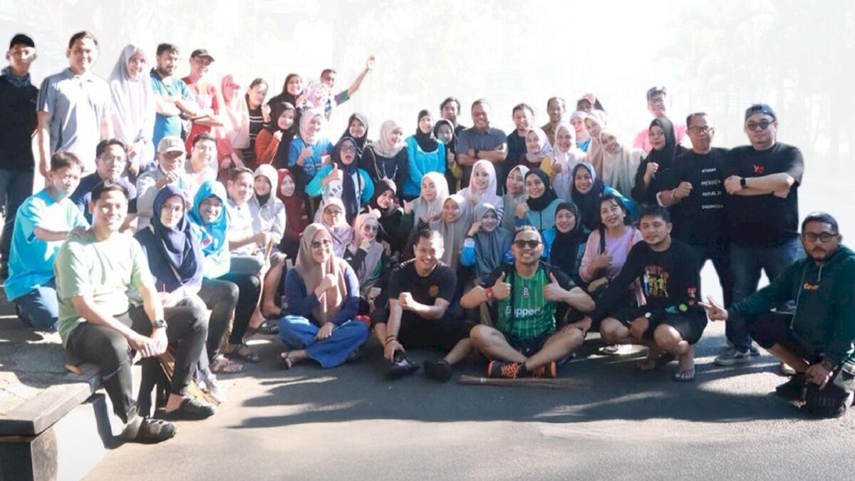 Dipimpin Muh Dahyal, Bappeda Makassar Ikut Aksi Kerja Bakti Massal World Cleanup Day 2025