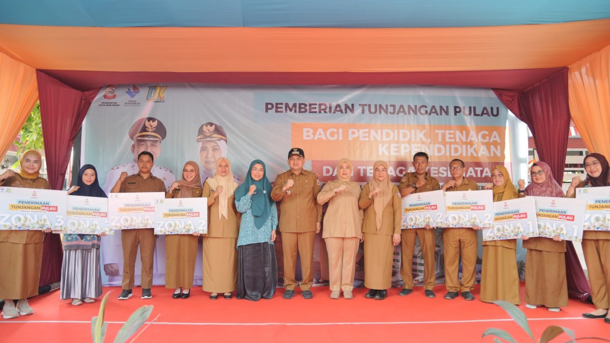 Munafri-Aliyah ke Pulau Serahkan Tunjangan untuk Tenaga Pendidik dan Kesehatan Kepulauan