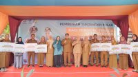 Munafri-Aliyah ke Pulau Serahkan Tunjangan untuk Tenaga Pendidik dan Kesehatan Kepulauan