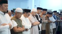 Wali Kota Makassar Gelar Subuh Berjamaah dan Bagikan Sembako di Bara-Baraya