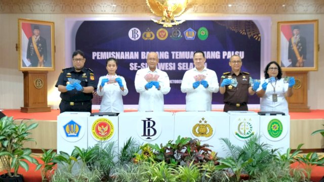 BI Sulsel bersama Polda Sulsel dan Botasupal musnahkan temuan uang palsu. Foto: Istimewa.