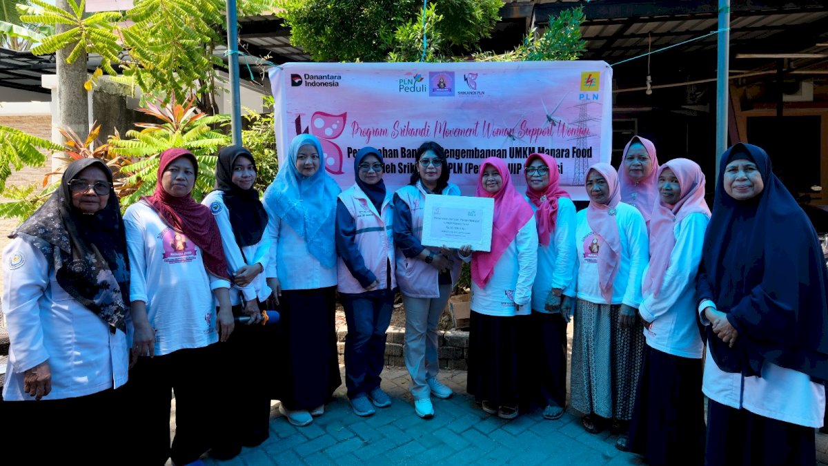 Srikandi PLN UIP Sulawesi Dukung Usaha Perempuan Mengolah Produksi Ikan di Makassar