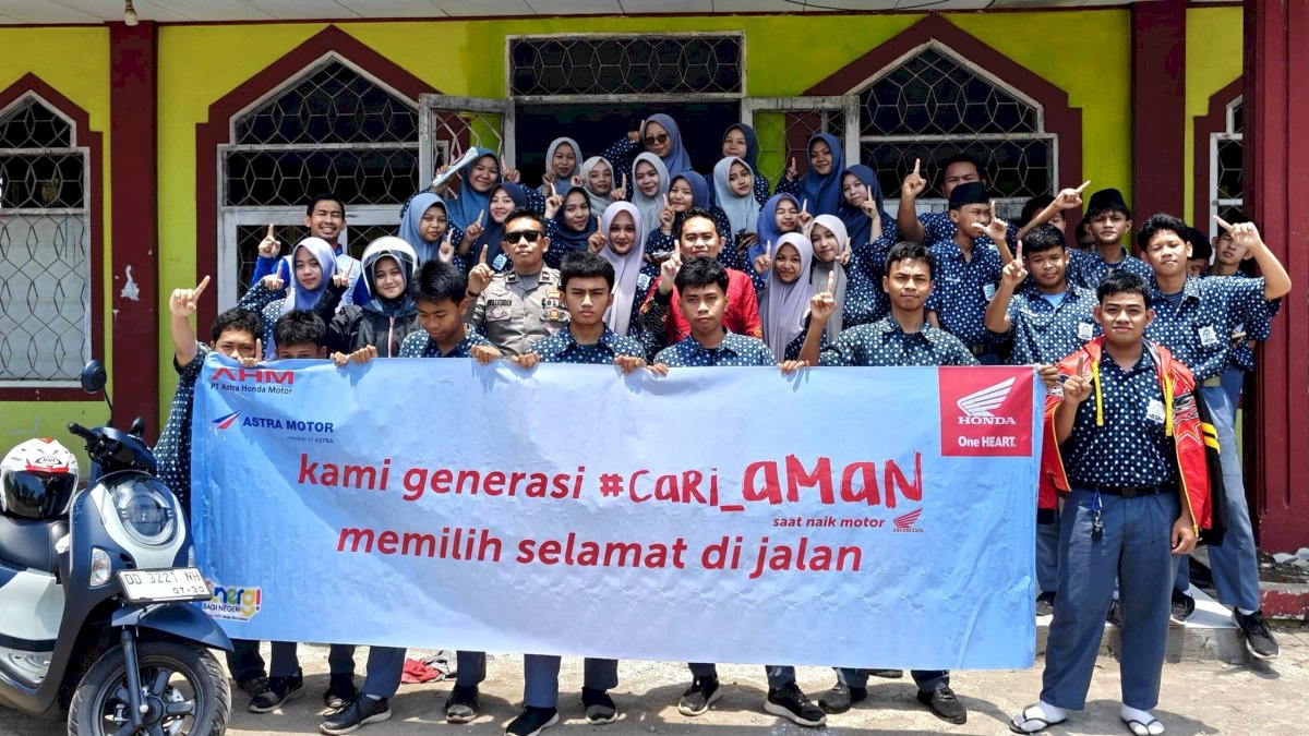 Asmo Sulsel Gandeng Polres Gowa Edukasi Safety Riding kepada Siswa Madrasah Madani Gowa