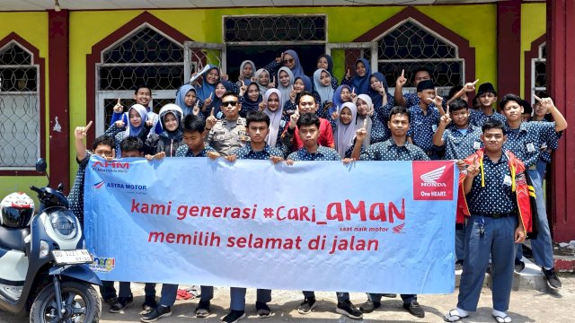 Peserta edukasi safety riding Asmo Sulsel dari Madrasah Madani Gowa. Foto: Istimewa.