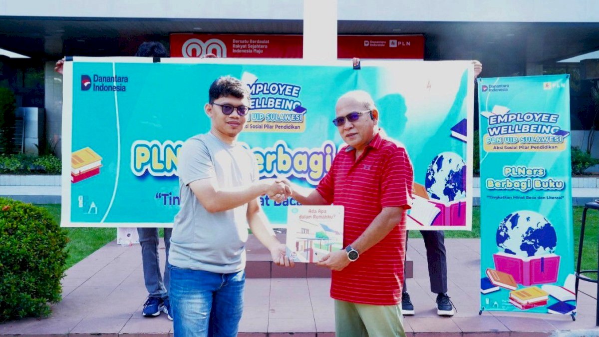 Tingkatkan Minat Baca dan Literasi Anak Negeri, Pegawai PLN UIP Sulawesi Bagi 200 Buku