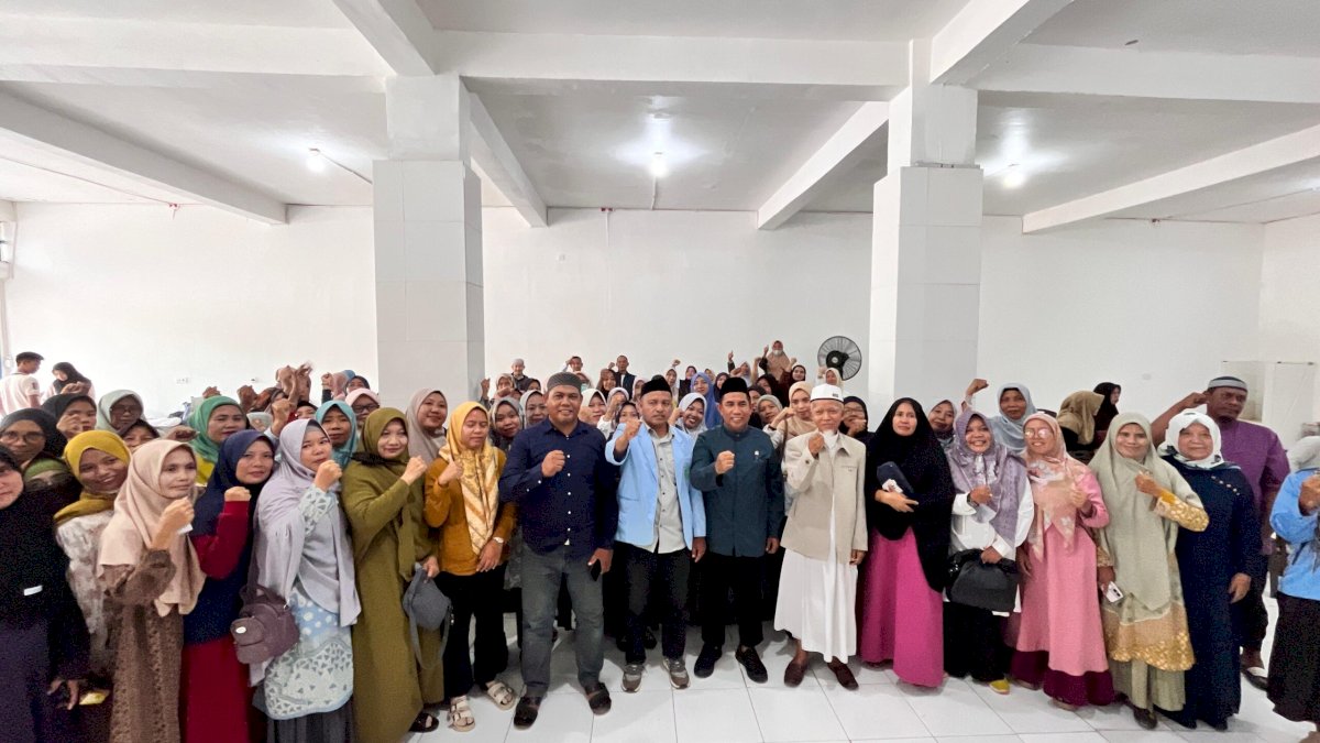 Apresiasi Guru Mengaji di Pelosok, Legislator DPR RI NasDem Achmad Daeng Se’re Bantu Paket Sembako