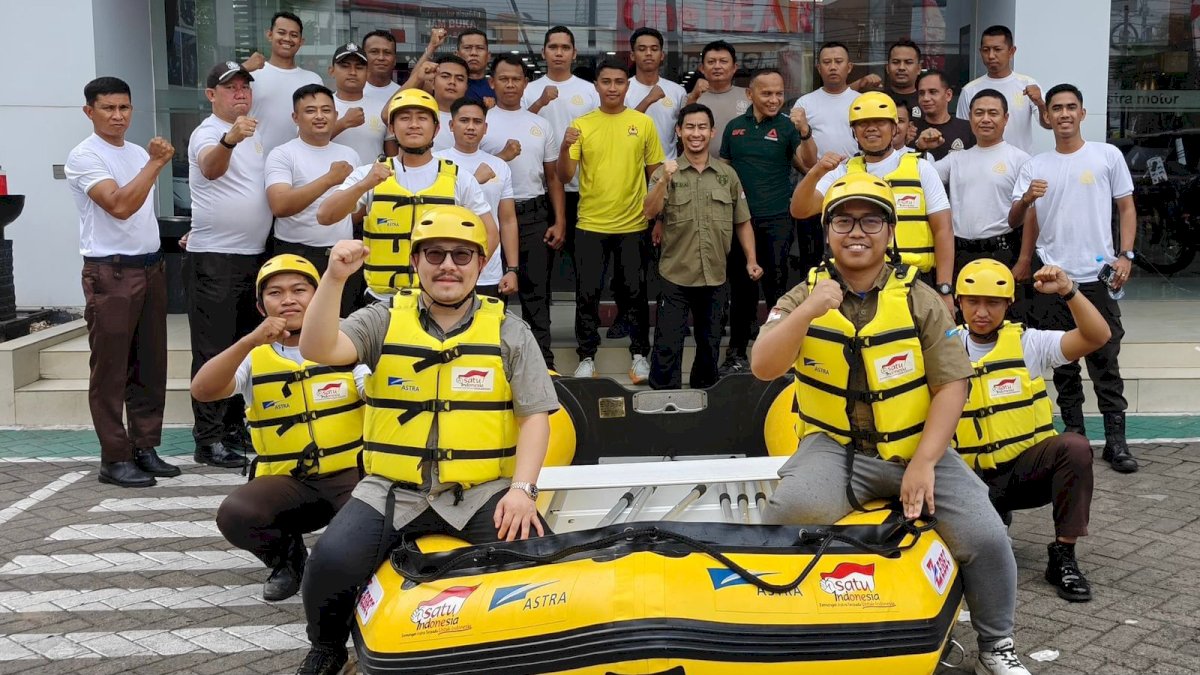 Grup Astra Makassar Refreshment Unit Tanggap Darurat di Main Dealer Asmo Sulsel
