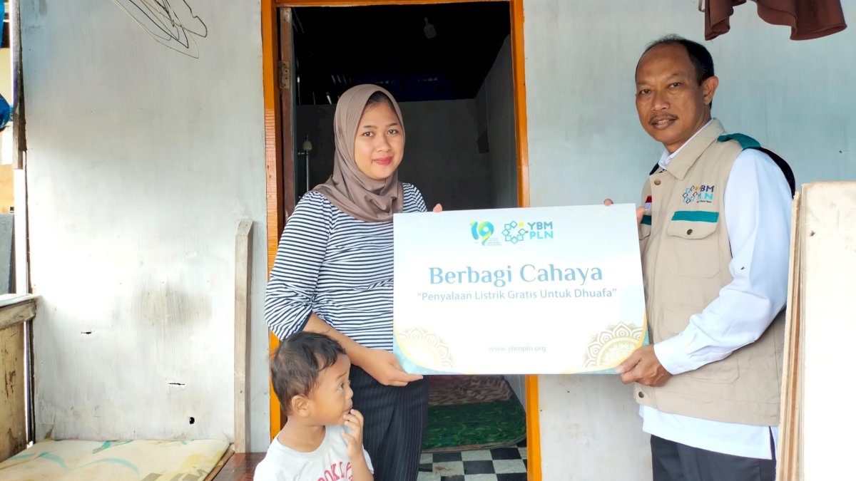 YBM PLN UIP Sulawesi Nyalakan Listrik Gratis 21 Keluarga di Sulsel