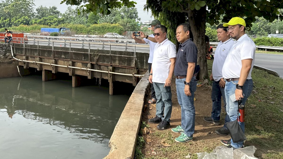 PT Vale Bersama KLHK Angkat Lebih dari 56 Ton Sampah dari Sungai Cipinang